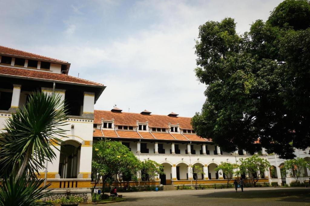 Hostel Reddoorz Syariah Near Lapangan Pancasila Simpang Lima Semarang Zewnętrze zdjęcie