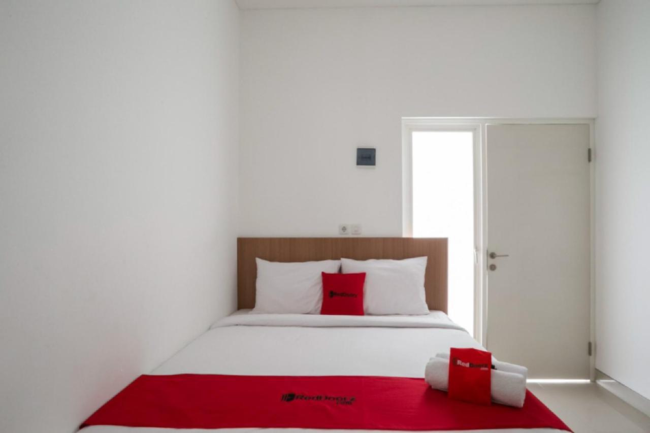 Hostel Reddoorz Syariah Near Lapangan Pancasila Simpang Lima Semarang Zewnętrze zdjęcie