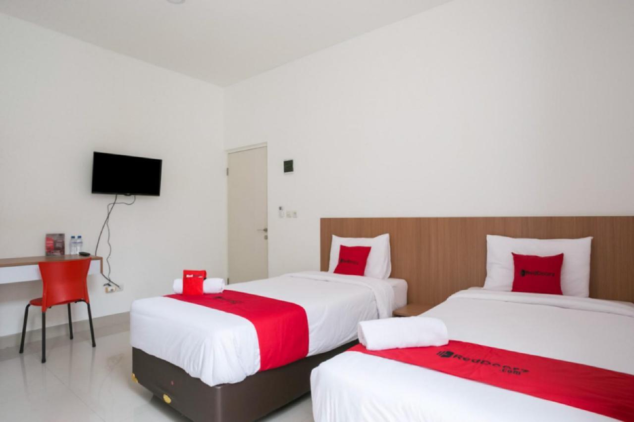 Hostel Reddoorz Syariah Near Lapangan Pancasila Simpang Lima Semarang Zewnętrze zdjęcie